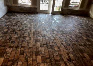 Günümüzde projelerde en çok tercih edilen malzemelerden olan doğal taşlar her ne kadar endüstri tarafından şekillendirilse de, endüstriyel bir ürün değildir.