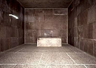 Granit, bileşiminde kuvars, alkali feldispat, mika, amfiboller ve ek mineraller bulunan kristal yapılı minerallerden meydana gelen plütonik kaya türüdür.