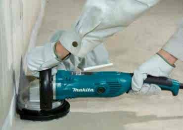 Traverten zemin ve yüzeylerin çiziklerinin giderilmesi için, yüzeyin erişilebilirliğine göre farklı cihazlar kullanılarak başarıyla ilk günkü normunu alır.